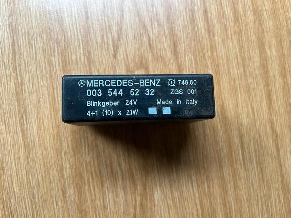 Mercedes Benz Blinkerrelais Blinkgeber 0035445232 - Relais voor Vrachtwagen: afbeelding 1 Mercedes Benz Blinkerrelais Blinkgeber 0035445232 - Relais voor Vrachtwagen: afbeelding 1