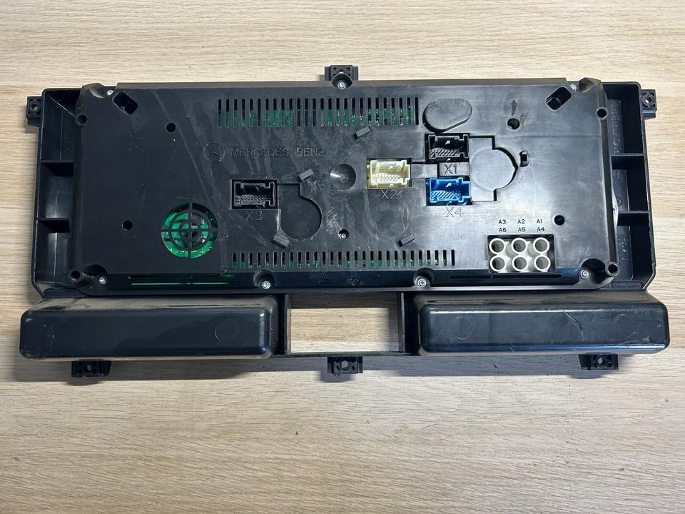 Mercedes Benz Econic Kombiinstrument / Tacho A0044469121 - Instrumentenpaneel voor Vrachtwagen: afbeelding 4 Mercedes Benz Econic Kombiinstrument / Tacho A0044469121 - Instrumentenpaneel voor Vrachtwagen: afbeelding 4