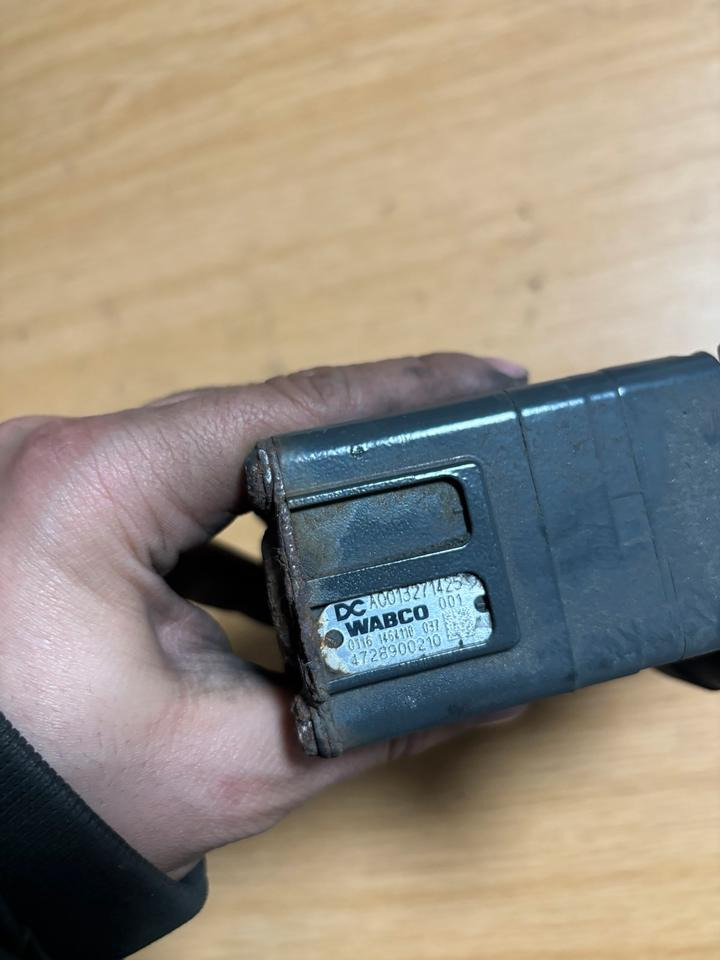 Mercedes Benz WABCO Magnetventil A0013271425 - Remventiel voor Vrachtwagen: afbeelding 4 Mercedes Benz WABCO Magnetventil A0013271425 - Remventiel voor Vrachtwagen: afbeelding 4