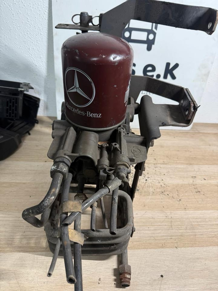 Mercedes KNORR-BREMSE LufttrocknerA0014465564 K138265 - Remtoebehoor voor Vrachtwagen: afbeelding 3 Mercedes KNORR-BREMSE LufttrocknerA0014465564 K138265 - Remtoebehoor voor Vrachtwagen: afbeelding 3