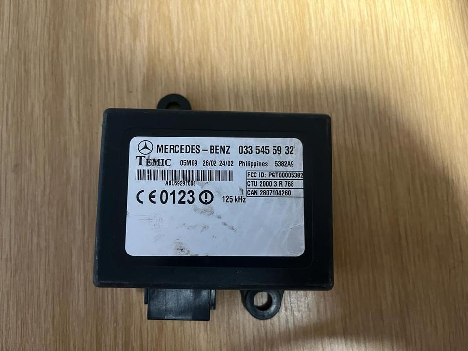 Mercedes Sprinter W901-W905 Steuergerät Wegfahrsperre 0335455932 - ECU voor Vrachtwagen: afbeelding 1 Mercedes Sprinter W901-W905 Steuergerät Wegfahrsperre 0335455932 - ECU voor Vrachtwagen: afbeelding 1