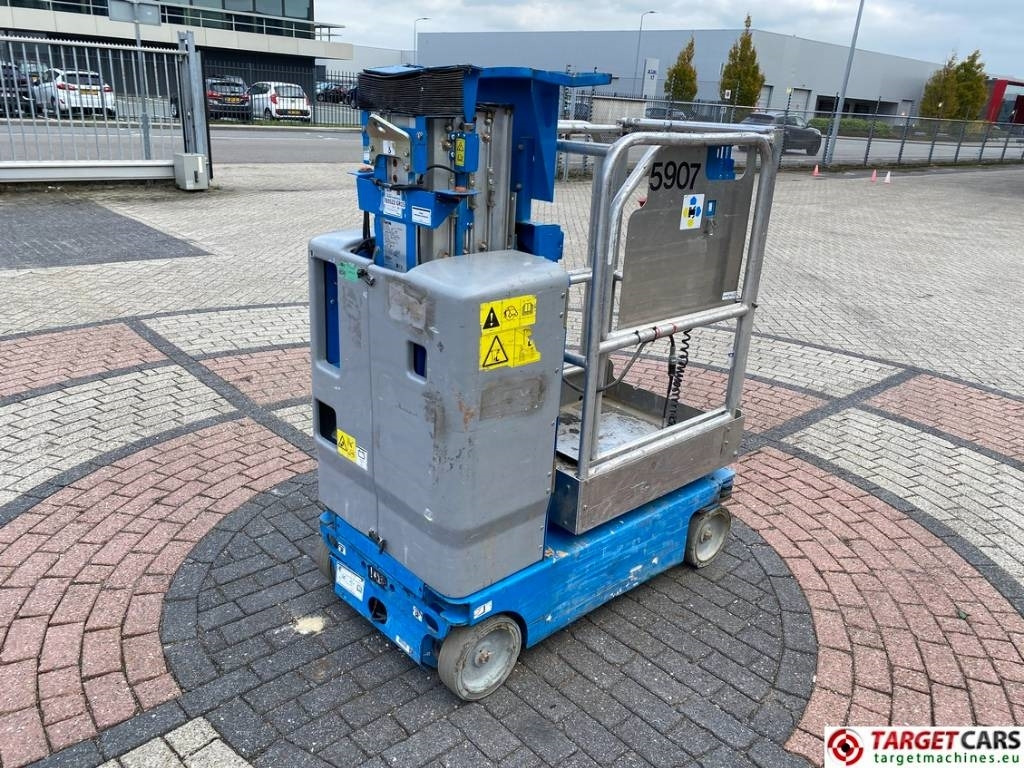Genie GR15 RunAbout Electric Vertical Mast Lift 652cm - Verticale masthoogwerker: afbeelding 3 Genie GR15 RunAbout Electric Vertical Mast Lift 652cm - Verticale masthoogwerker: afbeelding 3