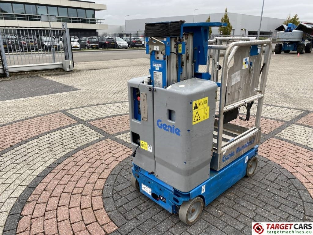 Genie GR15 Runabout Electric Vertical Mast Lift 652cm - Verticale masthoogwerker: afbeelding 3 Genie GR15 Runabout Electric Vertical Mast Lift 652cm - Verticale masthoogwerker: afbeelding 3