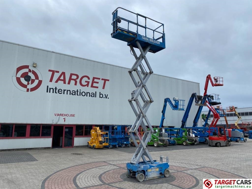 Genie GS-1932 Electric Scissor Work Lift 779cm - Schaarlift: afbeelding 4 Genie GS-1932 Electric Scissor Work Lift 779cm - Schaarlift: afbeelding 4