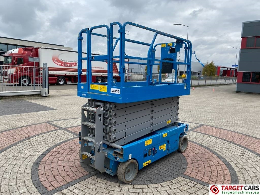 Genie GS-4047 Electric Scissor Work Lift 1389cm - Schaarlift: afbeelding 3 Genie GS-4047 Electric Scissor Work Lift 1389cm - Schaarlift: afbeelding 3