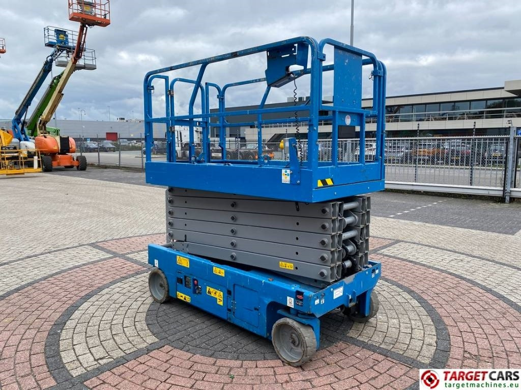 Genie GS-4047 Electric Scissor Work Lift 1389cm - Schaarlift: afbeelding 2 Genie GS-4047 Electric Scissor Work Lift 1389cm - Schaarlift: afbeelding 2