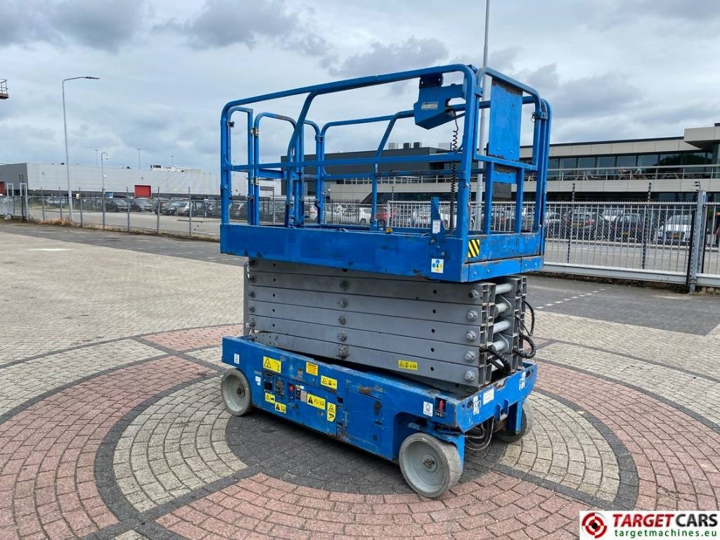 Genie GS-4047 Electric Scissor Work Lift 1389cm - Schaarlift: afbeelding 2 Genie GS-4047 Electric Scissor Work Lift 1389cm - Schaarlift: afbeelding 2