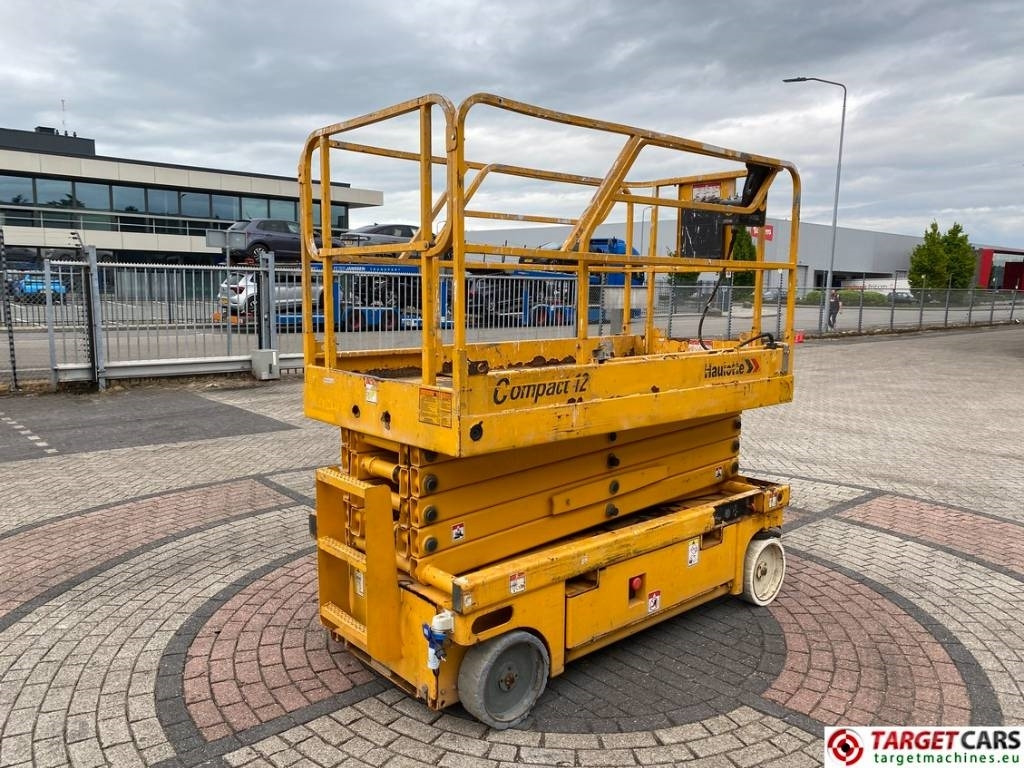 Haulotte Compact 12 Electric Scissor Work Lift 1200cm - Schaarlift: afbeelding 3 Haulotte Compact 12 Electric Scissor Work Lift 1200cm - Schaarlift: afbeelding 3