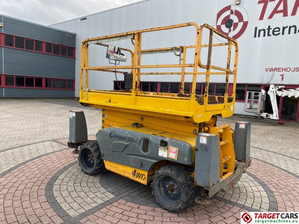 Haulotte Compact 12DX Diesel 4x4 Scissor Work Lift 1206cm - Schaarlift: afbeelding 4 Haulotte Compact 12DX Diesel 4x4 Scissor Work Lift 1206cm - Schaarlift: afbeelding 4