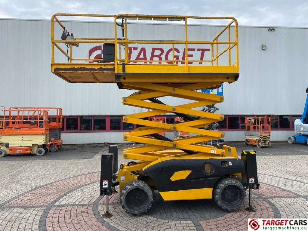 Haulotte Compact 12DX Diesel 4x4 Scissor Work Lift 1206cm - Schaarlift: afbeelding 5 Haulotte Compact 12DX Diesel 4x4 Scissor Work Lift 1206cm - Schaarlift: afbeelding 5