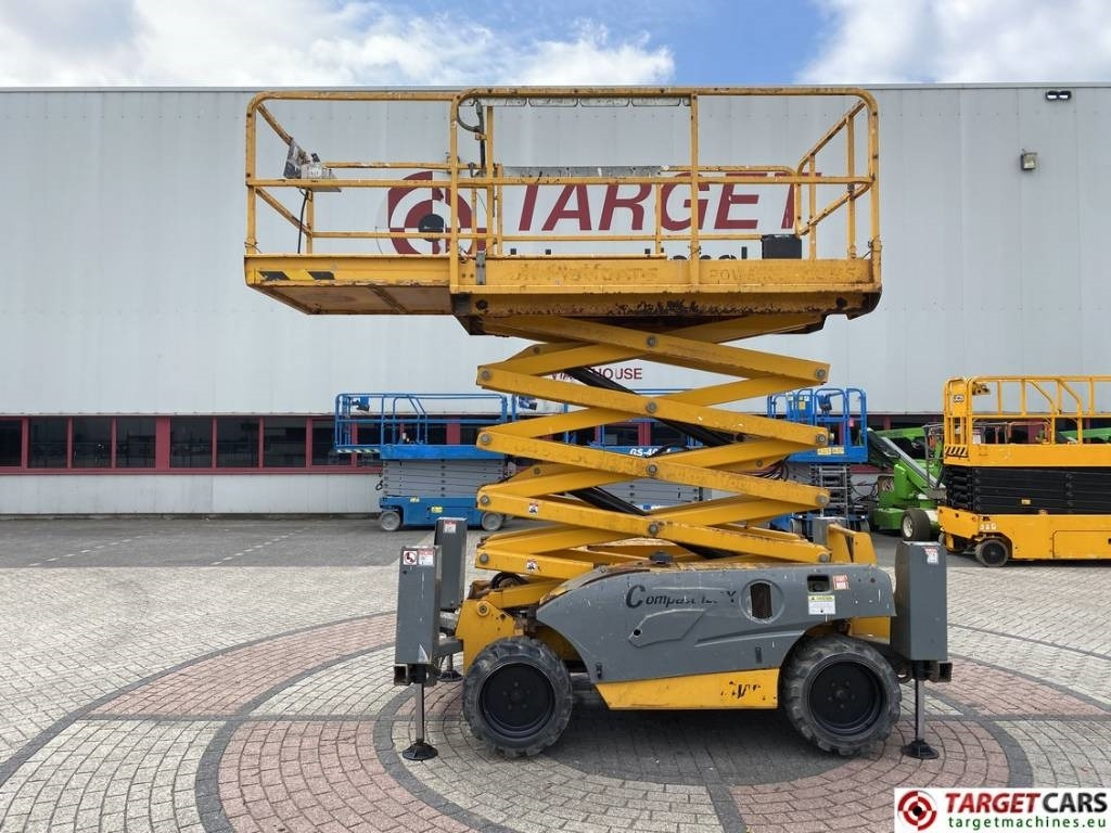 Haulotte Compact 12DX Diesel 4x4 Scissor Work Lift 1206cm - Schaarlift: afbeelding 5 Haulotte Compact 12DX Diesel 4x4 Scissor Work Lift 1206cm - Schaarlift: afbeelding 5