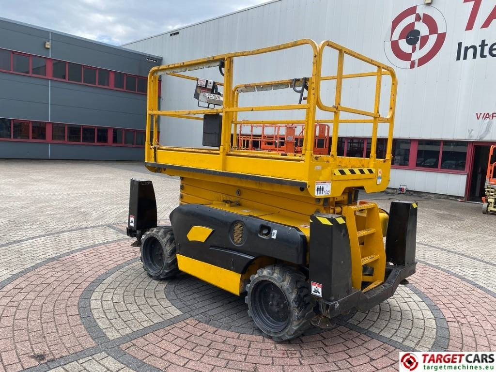 Haulotte Compact 12DX Diesel 4x4 Scissor Work Lift 1206cm - Schaarlift: afbeelding 4 Haulotte Compact 12DX Diesel 4x4 Scissor Work Lift 1206cm - Schaarlift: afbeelding 4