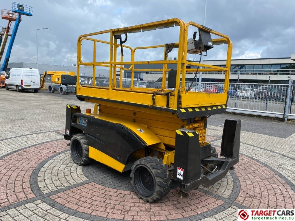 Haulotte Compact 12DX Diesel 4x4 Scissor Work Lift 1206cm - Schaarlift: afbeelding 2 Haulotte Compact 12DX Diesel 4x4 Scissor Work Lift 1206cm - Schaarlift: afbeelding 2