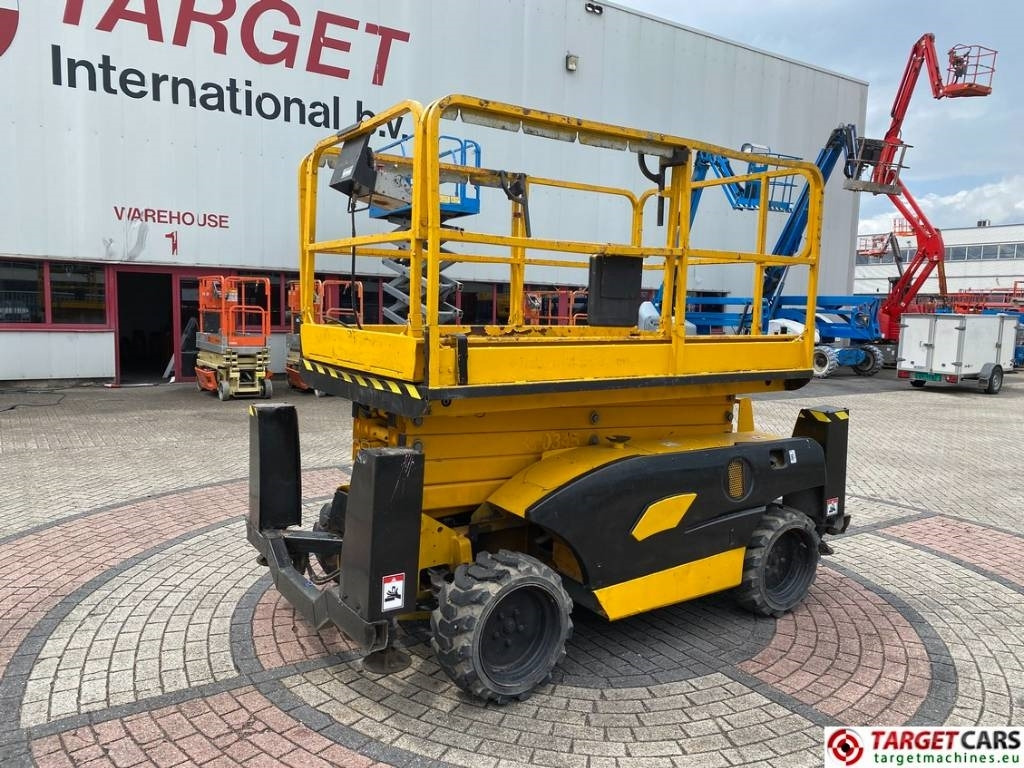 Haulotte Compact 12DX Diesel 4x4 Scissor Work Lift 1206cm - Schaarlift: afbeelding 1 Haulotte Compact 12DX Diesel 4x4 Scissor Work Lift 1206cm - Schaarlift: afbeelding 1