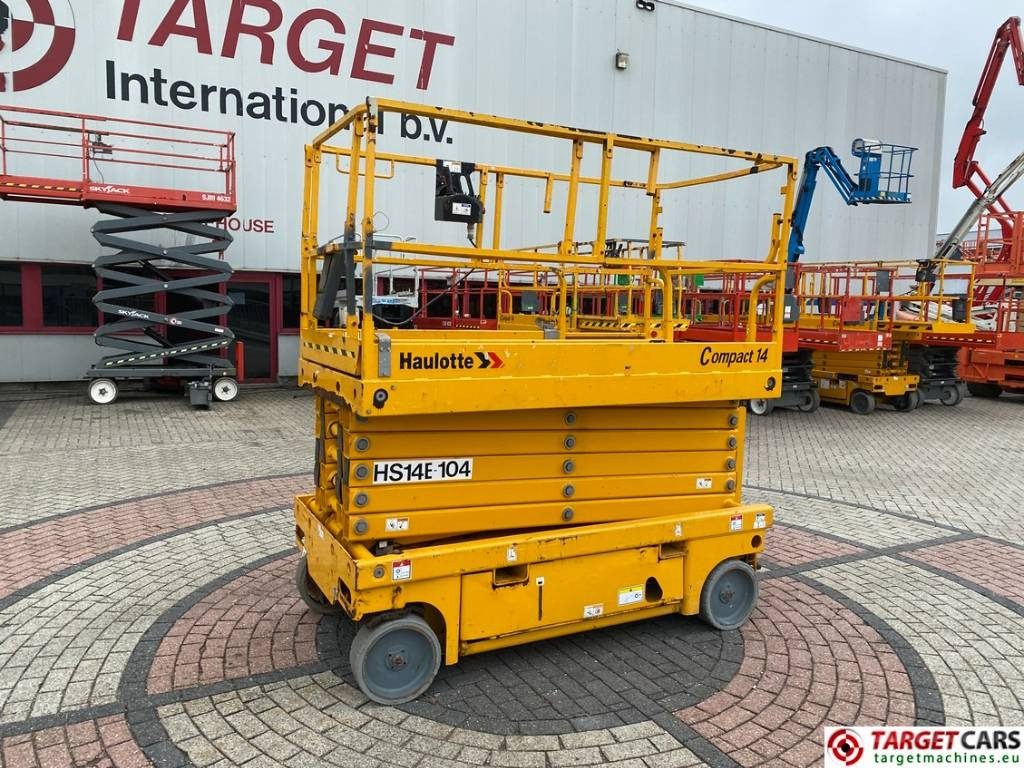 Haulotte Compact 14 Electric Scissor Work lift 1385cm  - Schaarlift: afbeelding 1 Haulotte Compact 14 Electric Scissor Work lift 1385cm  - Schaarlift: afbeelding 1