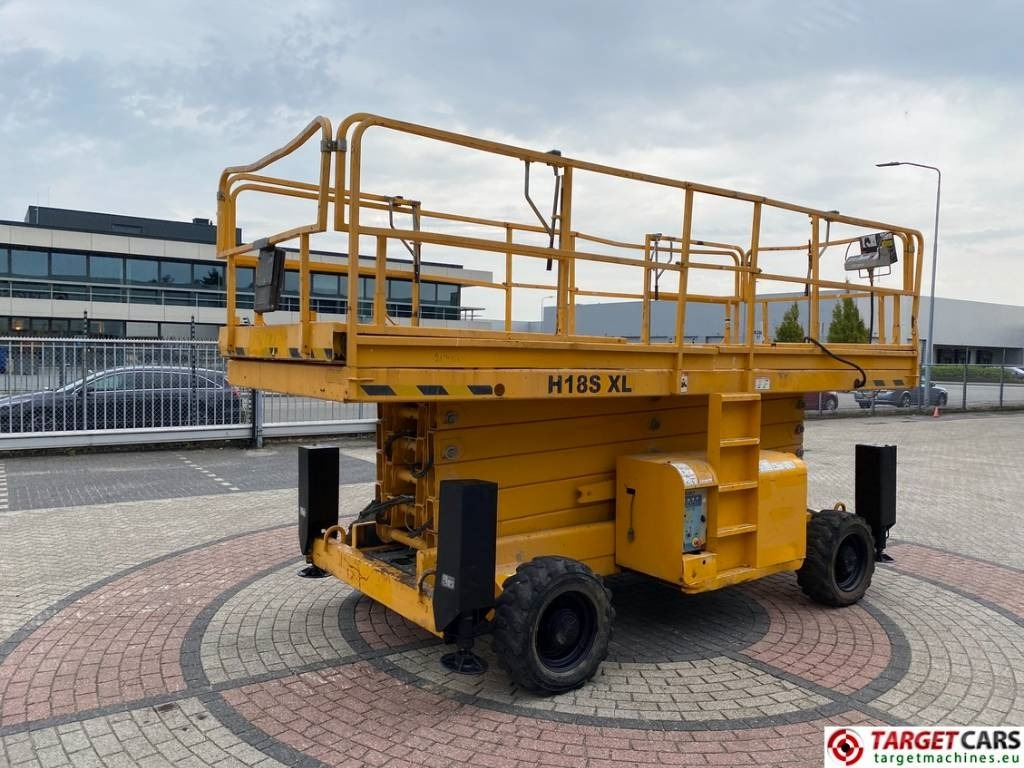 Haulotte H18SXL Diesel 4x4 Scissor Work Lift 1800cm - Schaarlift: afbeelding 3 Haulotte H18SXL Diesel 4x4 Scissor Work Lift 1800cm - Schaarlift: afbeelding 3