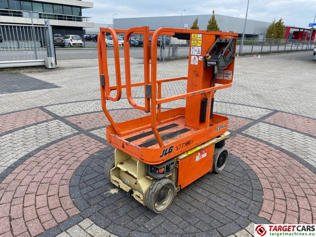 JLG 1230ES Electric Vertical Mast Work Lift 566cm - Verticale masthoogwerker: afbeelding 3 JLG 1230ES Electric Vertical Mast Work Lift 566cm - Verticale masthoogwerker: afbeelding 3