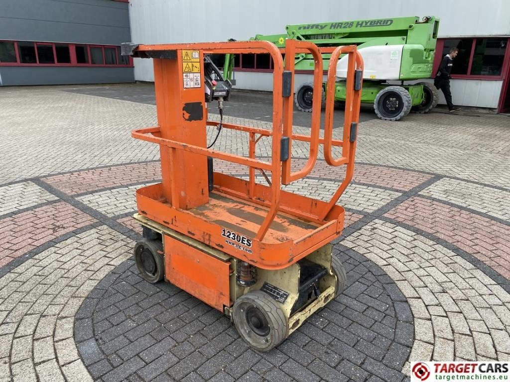JLG 1230ES Electric Vertical Mast Work Lift 566cm - Verticale masthoogwerker: afbeelding 4 JLG 1230ES Electric Vertical Mast Work Lift 566cm - Verticale masthoogwerker: afbeelding 4