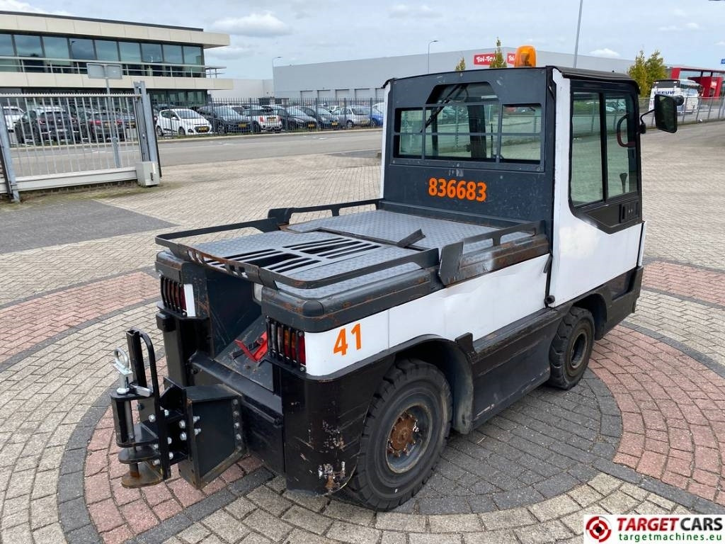 Linde P250 Tow Tug Truck Tractor Electric 80V max 25T - Gemeentelijke tractor: afbeelding 3 Linde P250 Tow Tug Truck Tractor Electric 80V max 25T - Gemeentelijke tractor: afbeelding 3