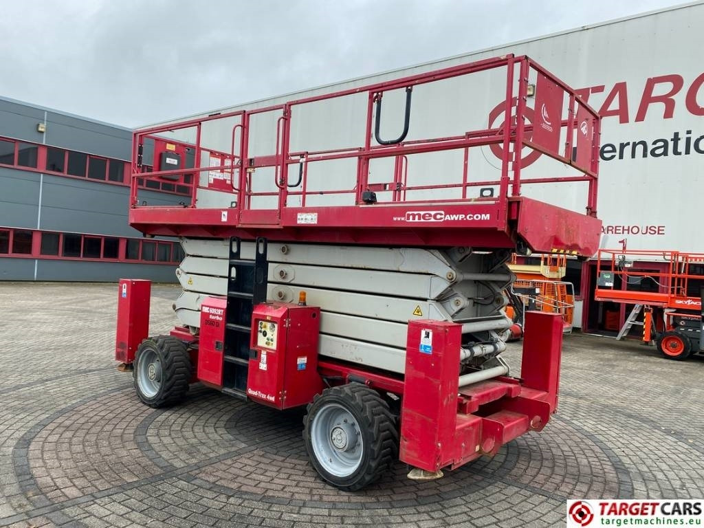 MEC 6092RT Diesel 4x4 Scissor Work LIft 2020cm - Schaarlift: afbeelding 4 MEC 6092RT Diesel 4x4 Scissor Work LIft 2020cm - Schaarlift: afbeelding 4
