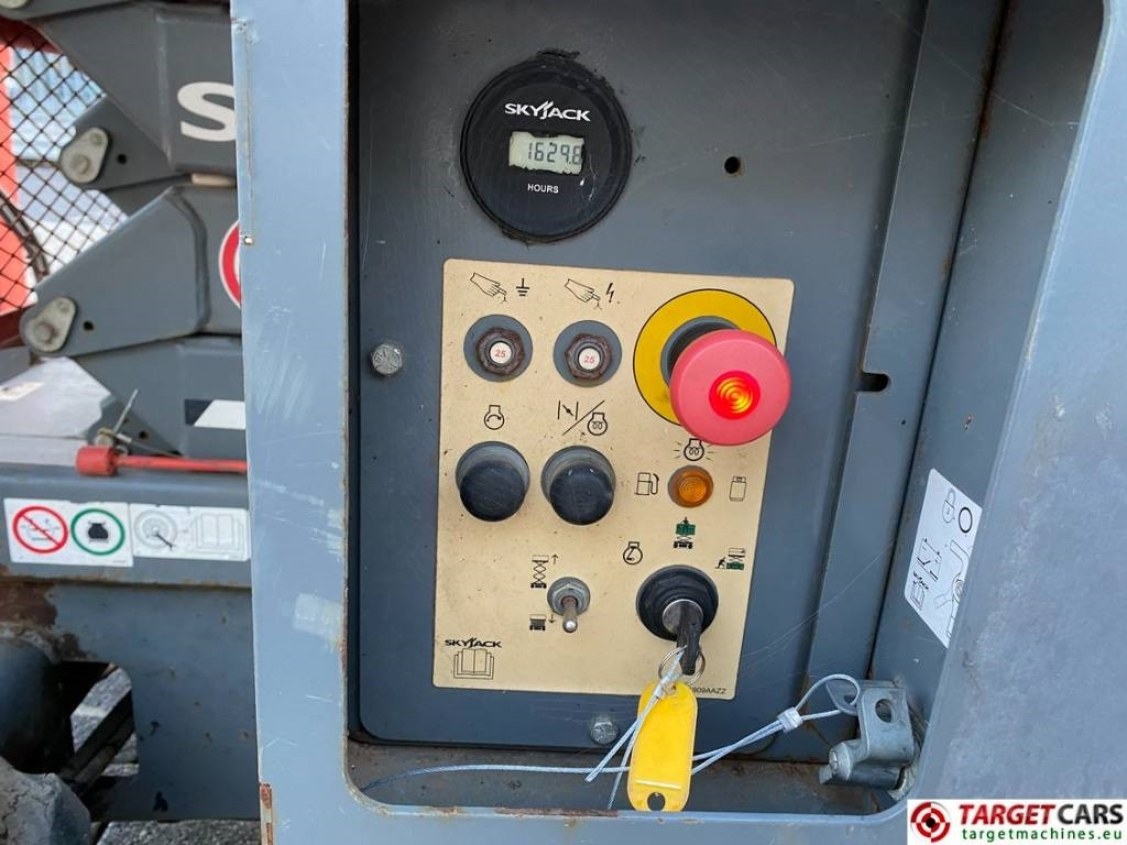 Schaarlift SkyJack SJ6826RT Diesel 4x4 Scissor 6826 Work Lift 992cm: afbeelding 11