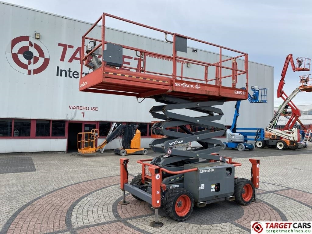 Schaarlift SkyJack SJ6832RT Diesel Scissor Work Lift 1180cm: afbeelding 27
