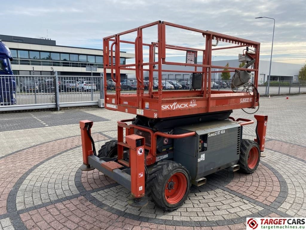 SkyJack SJ6832RT Diesel Scissor Work Lift 1180cm - Schaarlift: afbeelding 3 SkyJack SJ6832RT Diesel Scissor Work Lift 1180cm - Schaarlift: afbeelding 3