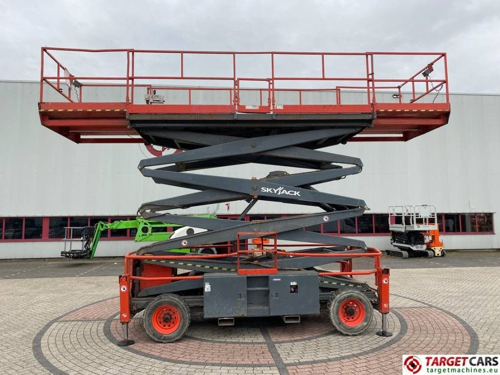 SkyJack SJ9250 RT Diesel 4x4 Scissor Work Lift 1720cm - Schaarlift: afbeelding 5 SkyJack SJ9250 RT Diesel 4x4 Scissor Work Lift 1720cm - Schaarlift: afbeelding 5