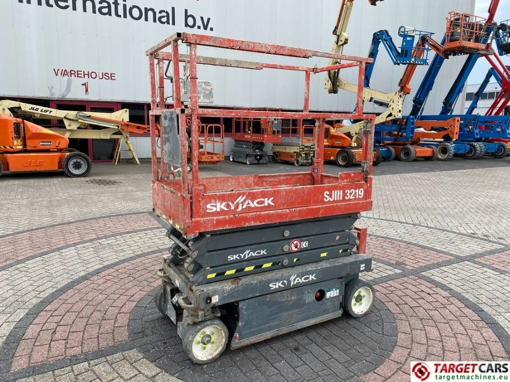 SkyJack SJIII-3219 Electric Scissor Work Lift 780cm - Schaarlift: afbeelding 1 SkyJack SJIII-3219 Electric Scissor Work Lift 780cm - Schaarlift: afbeelding 1