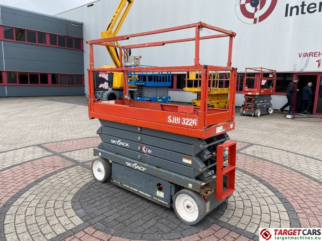 SkyJack SJIII-3226 Electric 3226 Scissor Work Lift 990cm  - Schaarlift: afbeelding 4 SkyJack SJIII-3226 Electric 3226 Scissor Work Lift 990cm  - Schaarlift: afbeelding 4