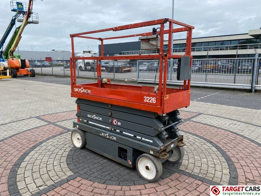 SkyJack SJIII-3226 Electric 3226 Scissor Work Lift 990cm  - Schaarlift: afbeelding 2 SkyJack SJIII-3226 Electric 3226 Scissor Work Lift 990cm  - Schaarlift: afbeelding 2