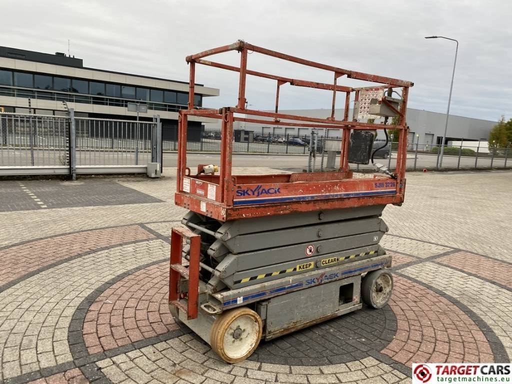 SkyJack SJIII-3226 Electric Scissor Work Lift 990cm  - Schaarlift: afbeelding 3 SkyJack SJIII-3226 Electric Scissor Work Lift 990cm  - Schaarlift: afbeelding 3