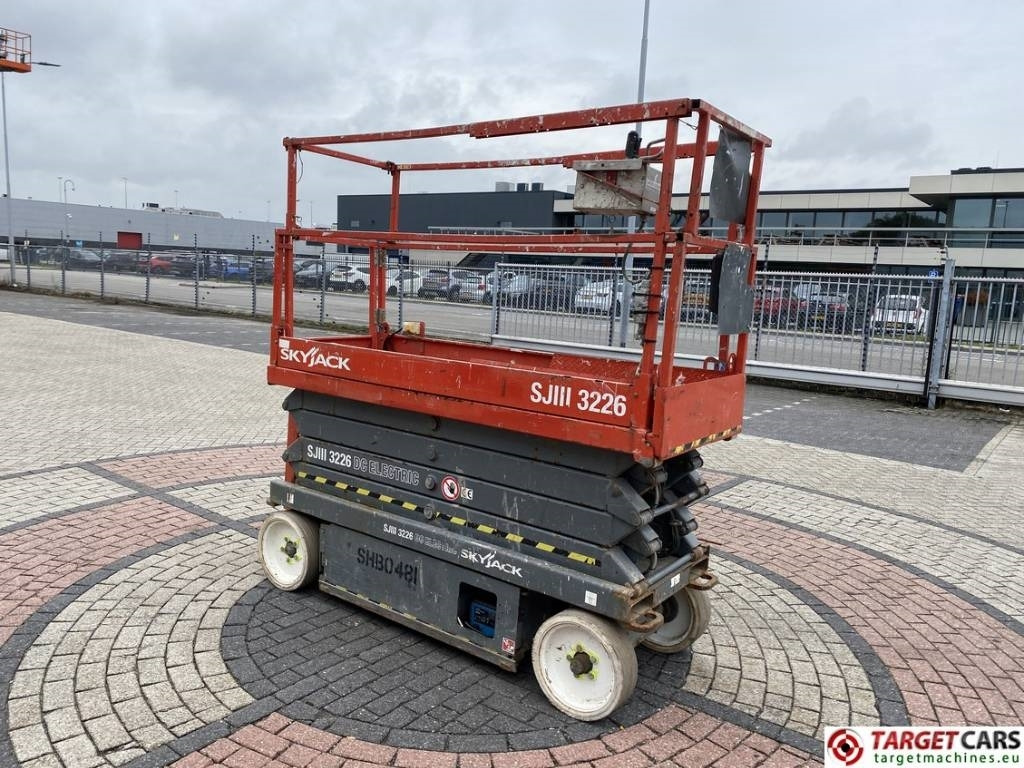 SkyJack SJIII-3226 Electric Scissor Work Lift 990cm - Schaarlift: afbeelding 2 SkyJack SJIII-3226 Electric Scissor Work Lift 990cm - Schaarlift: afbeelding 2