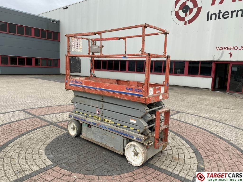 SkyJack SJIII-3226 Electric Scissor Work Lift 990cm  - Schaarlift: afbeelding 4 SkyJack SJIII-3226 Electric Scissor Work Lift 990cm  - Schaarlift: afbeelding 4
