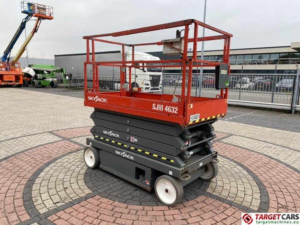 SkyJack SJIII-4632 Electric 4632 Scissor Work Lift 1170cm - Schaarlift: afbeelding 2 SkyJack SJIII-4632 Electric 4632 Scissor Work Lift 1170cm - Schaarlift: afbeelding 2
