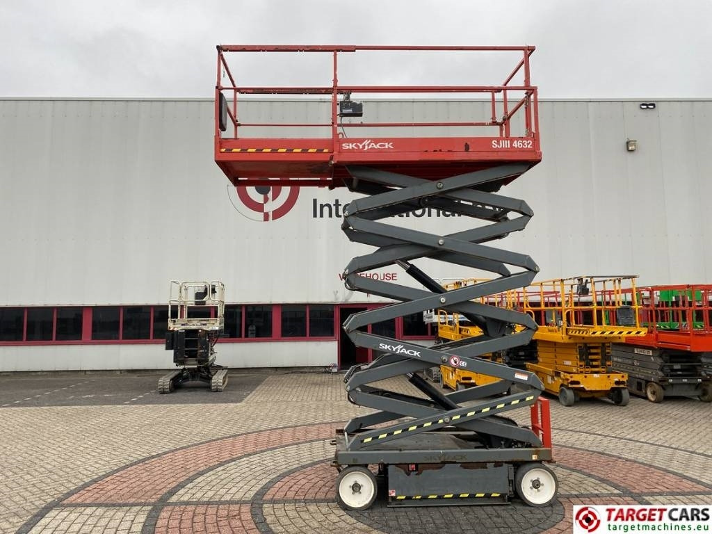 SkyJack SJIII-4632 Electric 4632 Scissor Work Lift 1170cm  - Schaarlift: afbeelding 5 SkyJack SJIII-4632 Electric 4632 Scissor Work Lift 1170cm  - Schaarlift: afbeelding 5