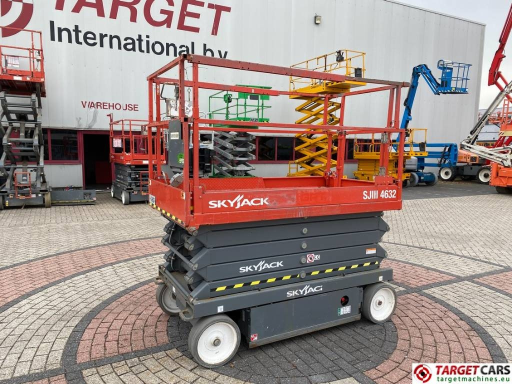 SkyJack SJIII-4632 Electric 4632 Scissor Work Lift 1170cm - Schaarlift: afbeelding 1 SkyJack SJIII-4632 Electric 4632 Scissor Work Lift 1170cm - Schaarlift: afbeelding 1