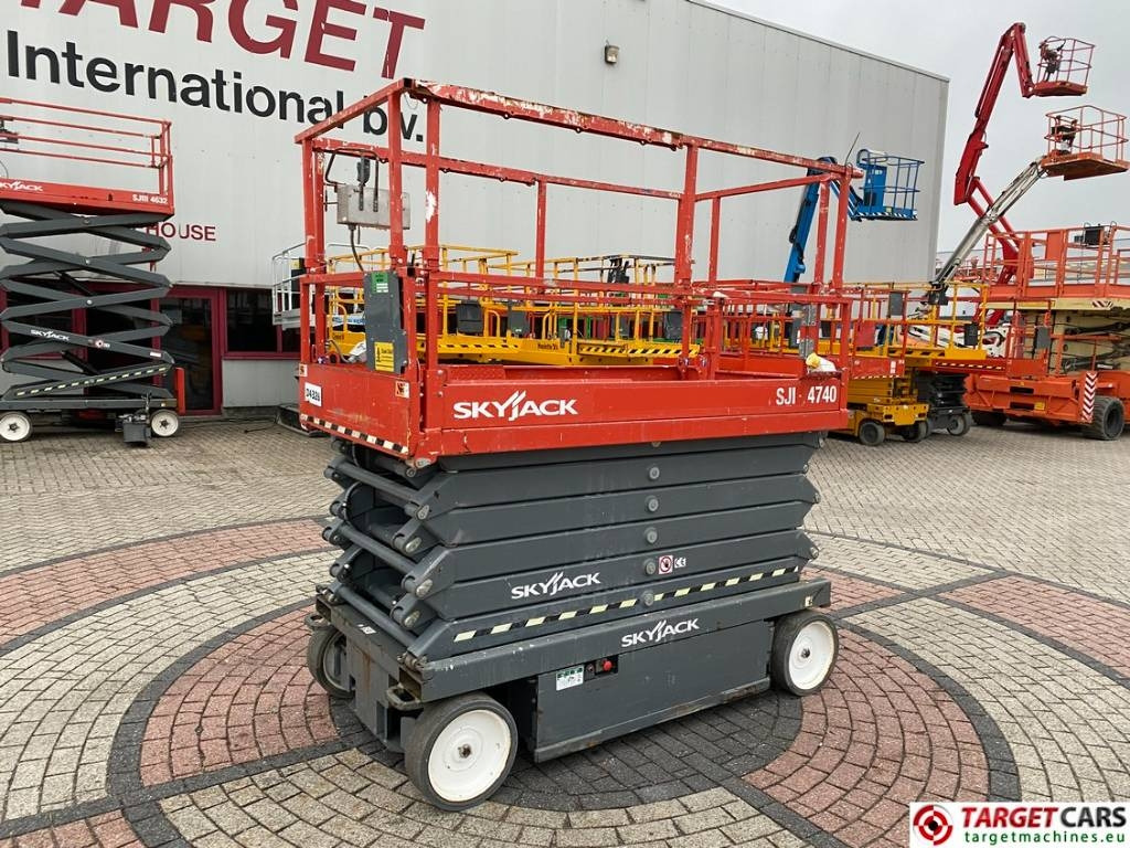 SkyJack SJIII-4740 Electric 4740 Scissor Work Lift 1380cm  - Schaarlift: afbeelding 1 SkyJack SJIII-4740 Electric 4740 Scissor Work Lift 1380cm  - Schaarlift: afbeelding 1