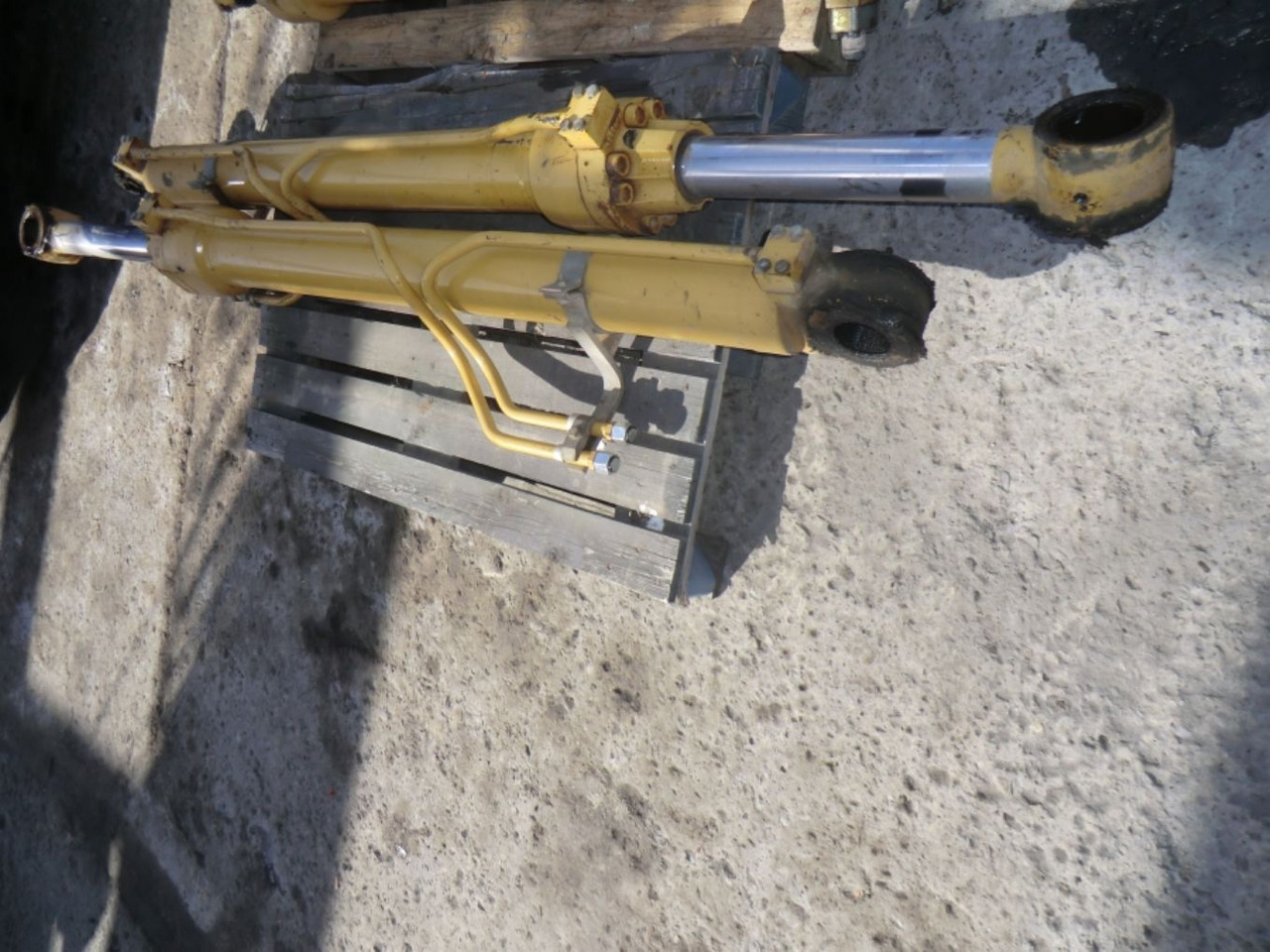 Caterpillar 317B LN N. 2 cilindri di sollevamento - Hydraulische cilinder voor Bouwmachine: afbeelding 1 Caterpillar 317B LN N. 2 cilindri di sollevamento - Hydraulische cilinder voor Bouwmachine: afbeelding 1