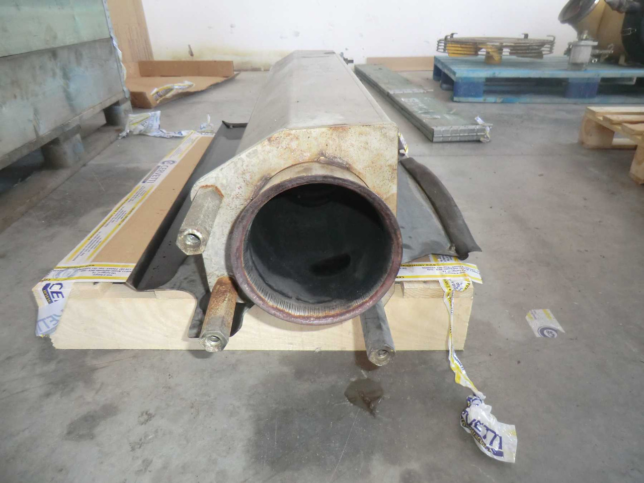 Caterpillar 735 Supporto marmitta - Carrosserie en exterieur voor Bouwmachine: afbeelding 2 Caterpillar 735 Supporto marmitta - Carrosserie en exterieur voor Bouwmachine: afbeelding 2