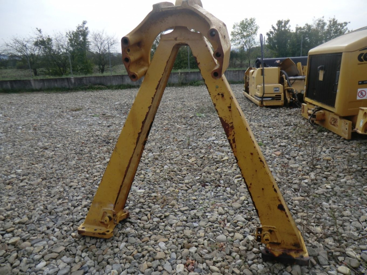 Caterpillar 735 Supporto telaio assale centrale con flangia - Frame/ Chassis voor Bouwmachine: afbeelding 2 Caterpillar 735 Supporto telaio assale centrale con flangia - Frame/ Chassis voor Bouwmachine: afbeelding 2