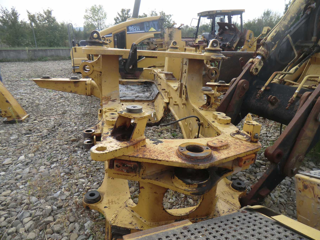 Caterpillar 735 TELAIO ANTERIORE - Frame/ Chassis voor Bouwmachine: afbeelding 3 Caterpillar 735 TELAIO ANTERIORE - Frame/ Chassis voor Bouwmachine: afbeelding 3