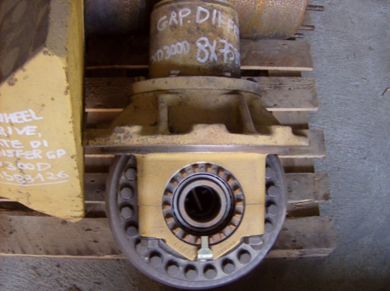 Caterpillar D300D DIFFERENZIALE CON COPPIA CONICA - Differentieel voor Bouwmachine: afbeelding 2 Caterpillar D300D DIFFERENZIALE CON COPPIA CONICA - Differentieel voor Bouwmachine: afbeelding 2