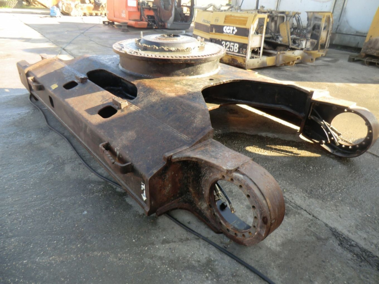 HITACHI ZX240 BAS TELAIO INFERIORE - Frame/ Chassis voor Bouwmachine: afbeelding 2 HITACHI ZX240 BAS TELAIO INFERIORE - Frame/ Chassis voor Bouwmachine: afbeelding 2