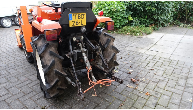 Hinomoto C144 4x4 met frontlader - Tractor: afbeelding 4 Hinomoto C144 4x4 met frontlader - Tractor: afbeelding 4
