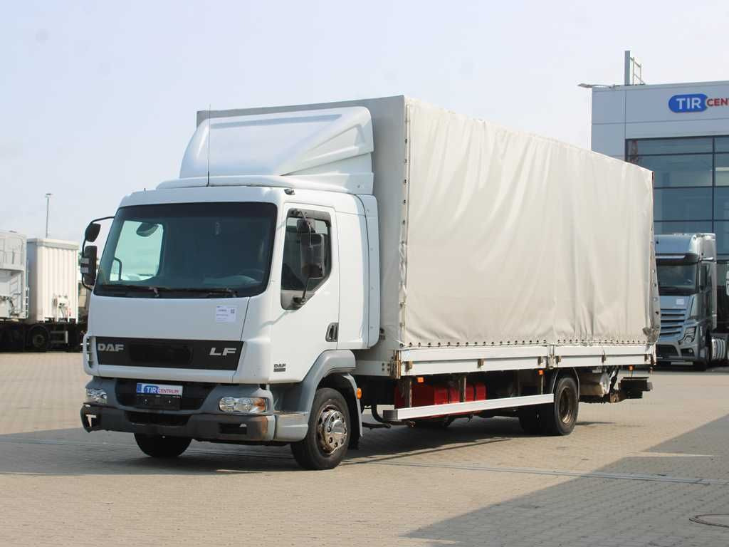 DAF FA LF 45.220, EURO 3, SIDEWALLS, TAIL LIFT - Schuifzeilen vrachtwagen: afbeelding 1 DAF FA LF 45.220, EURO 3, SIDEWALLS, TAIL LIFT - Schuifzeilen vrachtwagen: afbeelding 1