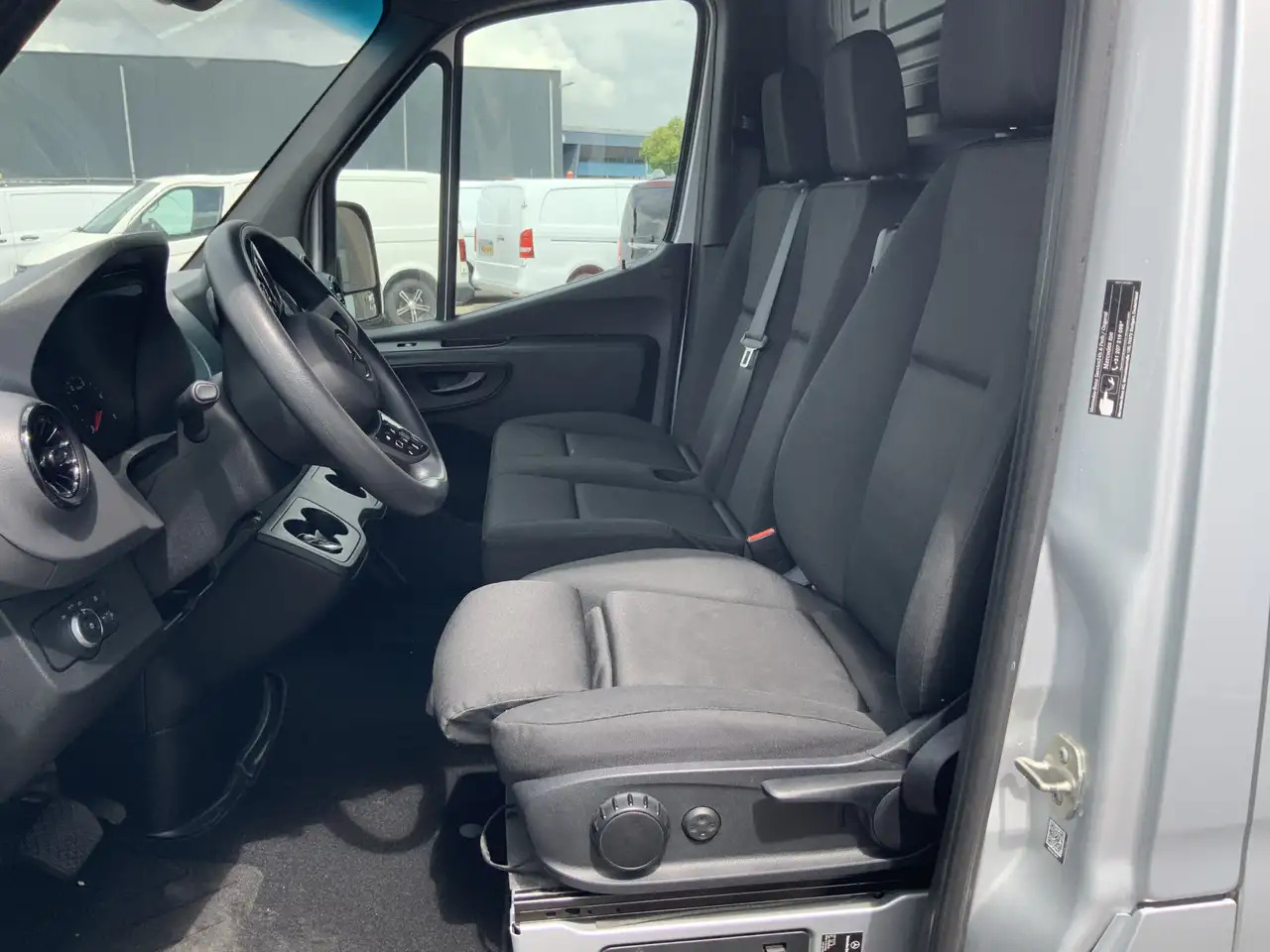 Mercedes-Benz Sprinter 315 1.9 CDI L2H2 Automaat 3 Zits Airco Navi Camera - Andere machine: afbeelding 5 Mercedes-Benz Sprinter 315 1.9 CDI L2H2 Automaat 3 Zits Airco Navi Camera - Andere machine: afbeelding 5