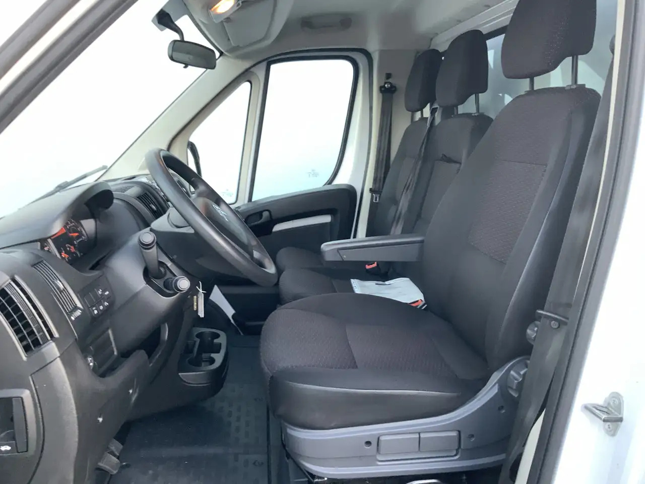 Citroen Jumper 2.2 BlueHDi 165 L3 3.5t Meubel bak & Deuren Airco - Bestelwagen gesloten laadbak: afbeelding 4 Citroen Jumper 2.2 BlueHDi 165 L3 3.5t Meubel bak & Deuren Airco - Bestelwagen gesloten laadbak: afbeelding 4