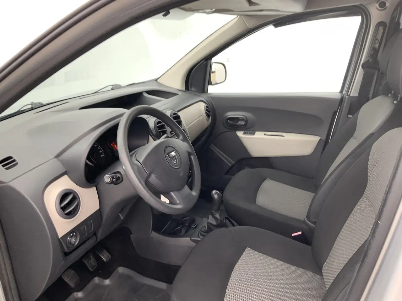 Dacia Dokker 1.5 dCi 75 Ambiance Airco Alu Velg Trekhaak 1200 k - Kleine bestelwagen: afbeelding 5 Dacia Dokker 1.5 dCi 75 Ambiance Airco Alu Velg Trekhaak 1200 k - Kleine bestelwagen: afbeelding 5