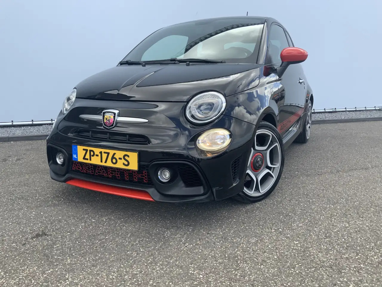 Fiat 500C Abarth 1.4 T-Jet 595 Automaat Euro 6 - Cabrio: afbeelding 2 Fiat 500C Abarth 1.4 T-Jet 595 Automaat Euro 6 - Cabrio: afbeelding 2